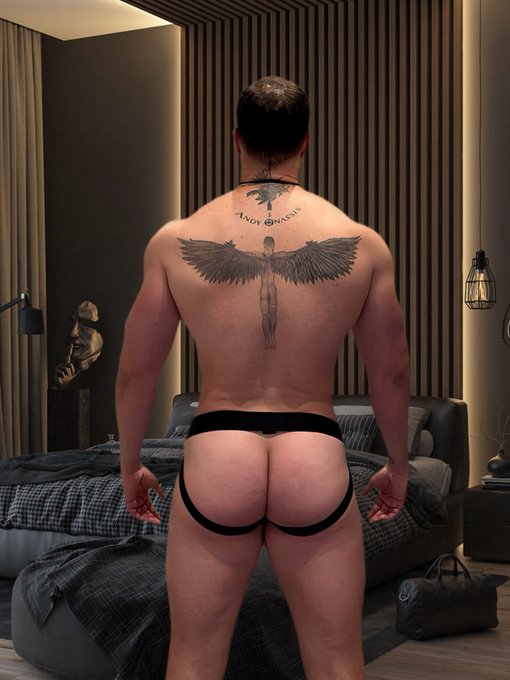 Watch Andy Onassis's leaked NSFW photo on TwXstars