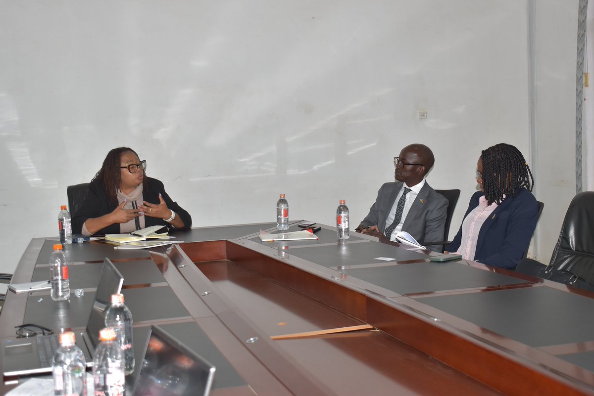 Honored to host the Australian Head of Mission Isaac Matia &amp; Diplomatic Sec. Doreen Mutagahywa 🇦🇺 at the Malawi Human Rights Commission!

We shared our human rights journey, challenges &amp; hopes for collaboration. A step toward impactful partnerships. ✨ 

#HumanRights