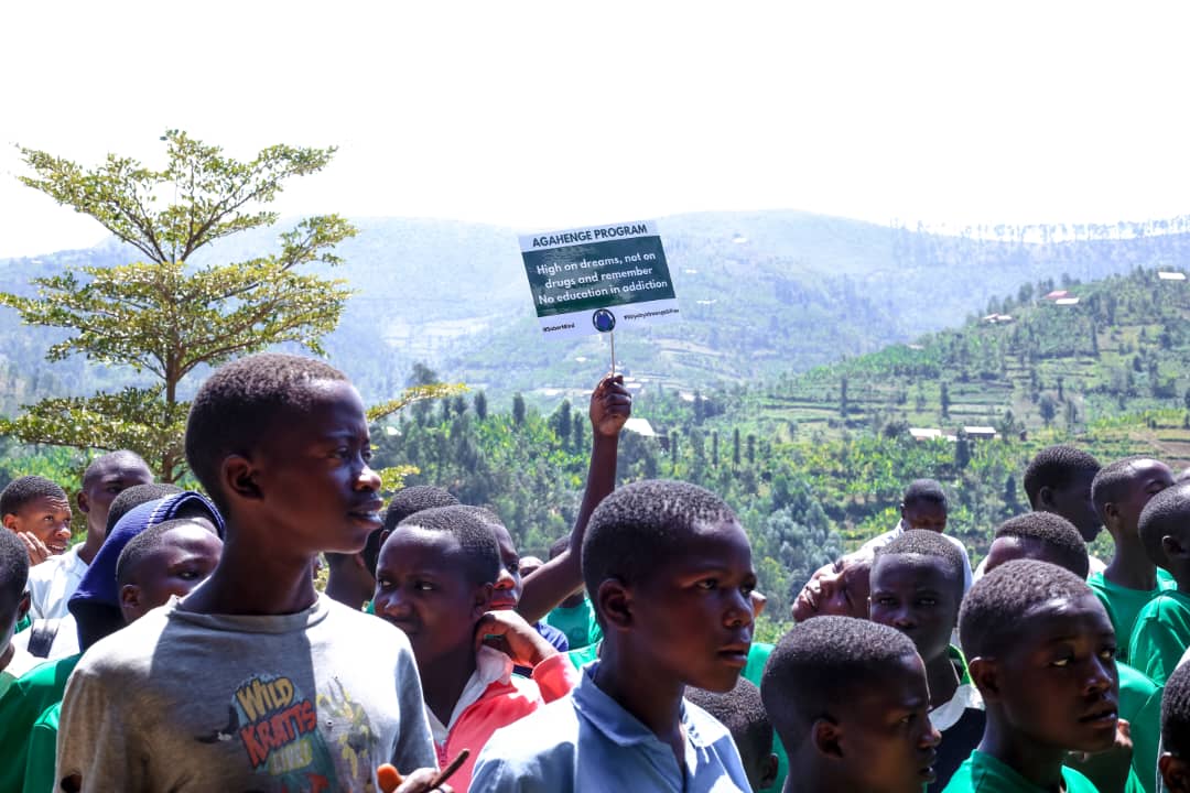HWC_Development's tweet photo. 📸 The best way to protect youth is to teach them what’s worth their time.

When they choose peace over pressure, purpose over pain, they grow strong.

Through #AgahengeProgram, we are building that awareness.

@BelenCalvoEU, @Afriyan_rwanda, @A_ThorpeUK, @byukavuba 

#SoberMind https://t.co/foItpGyuP6