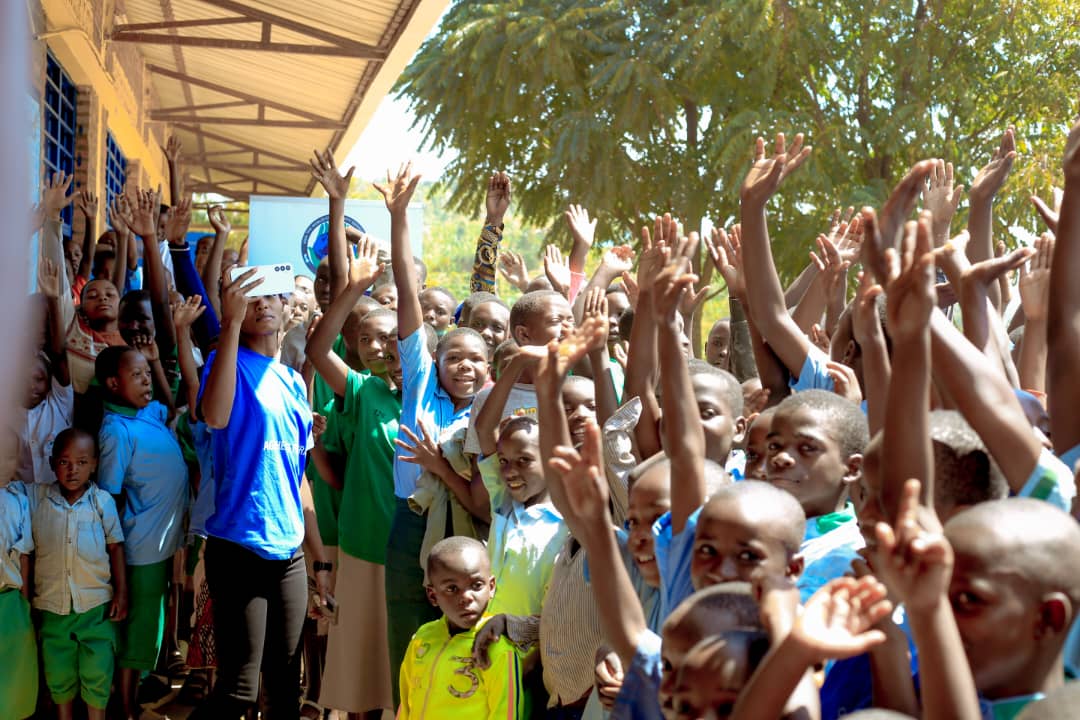 HWC_Development's tweet photo. 📸 The best way to protect youth is to teach them what’s worth their time.

When they choose peace over pressure, purpose over pain, they grow strong.

Through #AgahengeProgram, we are building that awareness.

@BelenCalvoEU, @Afriyan_rwanda, @A_ThorpeUK, @byukavuba 

#SoberMind https://t.co/foItpGyuP6