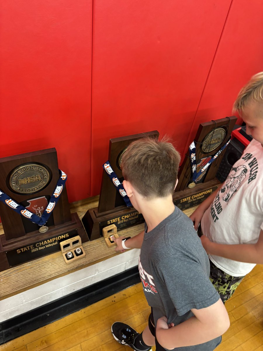 RedHawkVB's tweet photo. #Program Campers helping the Champ 🇺🇸 Seniors design their State Rings 💍 #Back2BackSZN https://t.co/t6xd0qh1oa