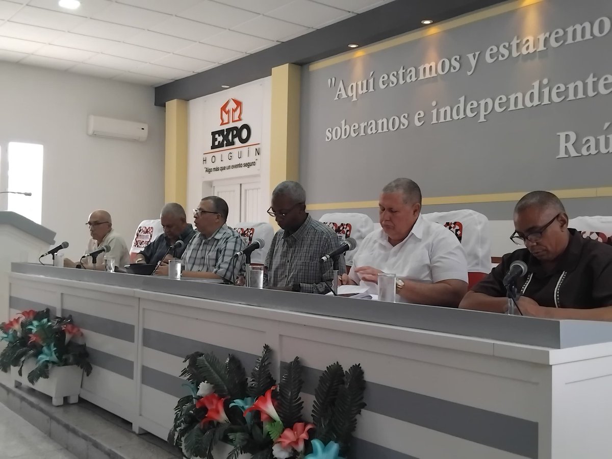 SaludCueto's tweet photo. En desarrollo Plenaria del PAMI en #Holguin. Con #HonorHolguinero se debaten las debilidades que se presentan en el programa y se trazan proyecciones de trabajo para los meses venideros. #HolguinEsSalud https://t.co/PSkhJhpo0H
