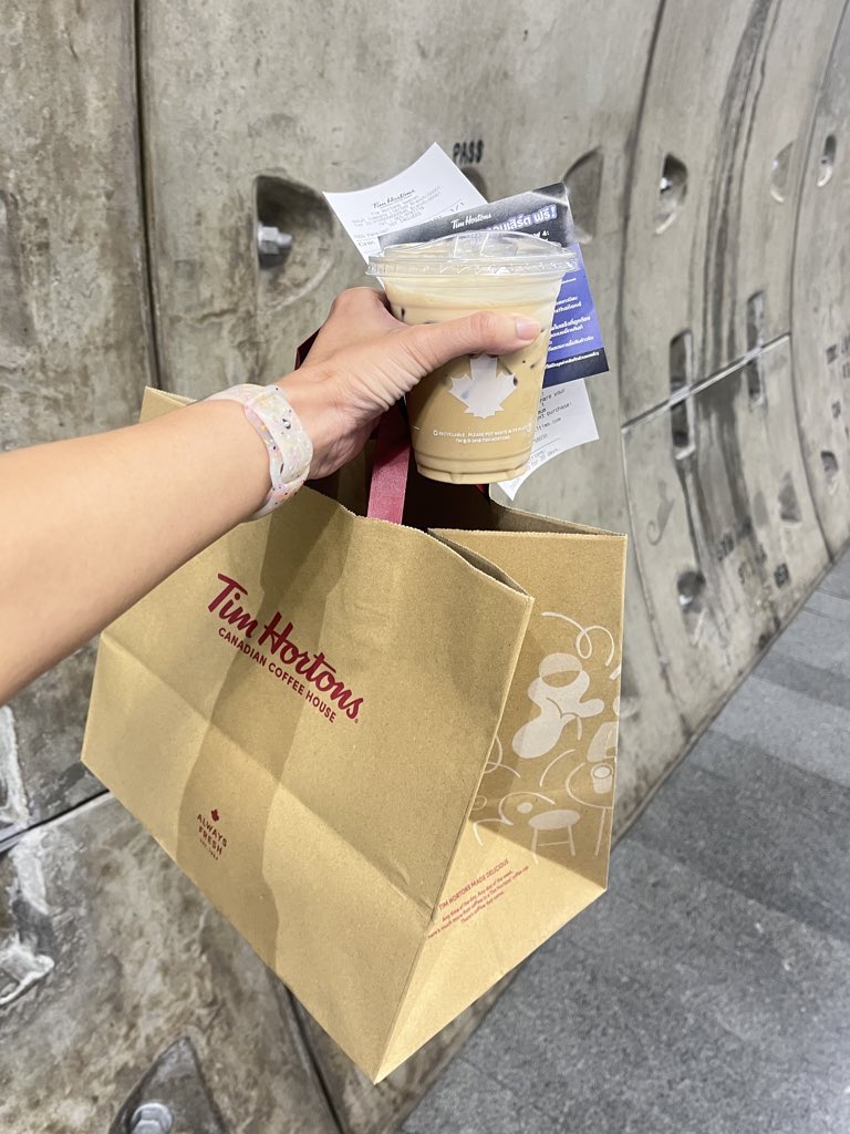 eyweyws's tweet photo. ทาสการตลาดอ่ะ timbits ลด 40% 
ซื้อ 20ชิ้น + น้ำ 1แก้ว ได้ลุ้น1สิทธิ์ คุ้มม

🧁 ♡ യ ☁️ •₊˚

 #TimHortonsTHxTDS4inBKK https://t.co/JhMxdyIUbX