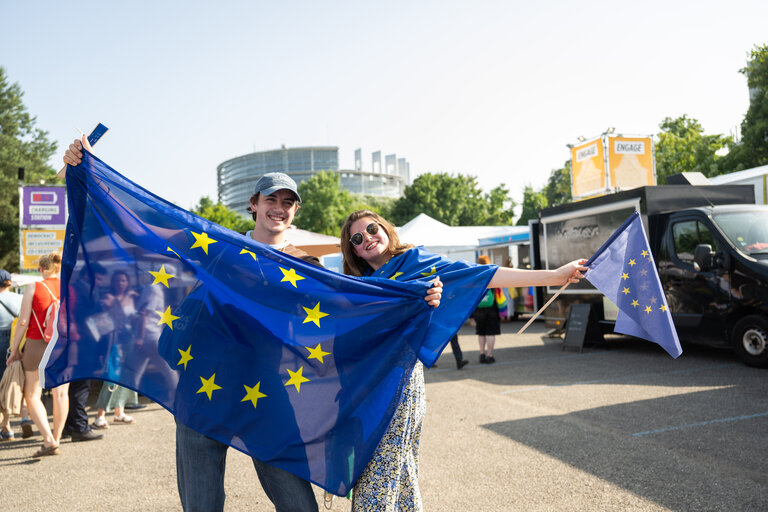 PIUEwroclaw's tweet image. 15 lipca to Światowy Dzień Umiejętności Młodzieży 🎉
🇪🇺 Unia Europejska wspiera młodzież na wiele sposobów – jednym z najcenniejszych narzędzi jest program @EUErasmusPlus!
To nie tylko nauka, to przygoda życia! 🌟
Dowiedź się więcej - odwiedź stronę ⬇️
youth.europa.eu/home_pl