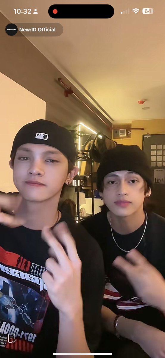 maya_is_here777's tweet photo. Naglive session ang mga puge.
#VisualLine
#VocalLine
#IsaPa
#NEW_ID
#L #MACKY
@official_newID https://t.co/oQMfBjTtrL