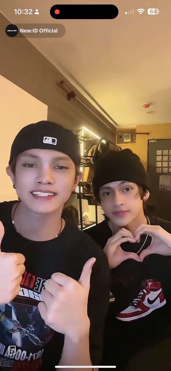 maya_is_here777's tweet photo. Naglive session ang mga puge.
#VisualLine
#VocalLine
#IsaPa
#NEW_ID
#L #MACKY
@official_newID https://t.co/oQMfBjTtrL