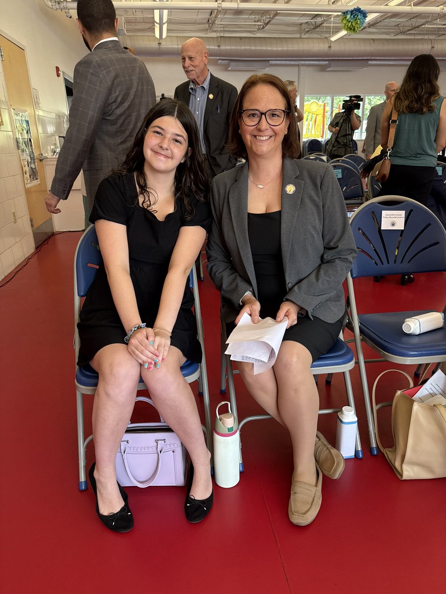 AswAndreaKatz's tweet image. So happy to have my daughter, Molly, at the bill signing for pre-k expansion!