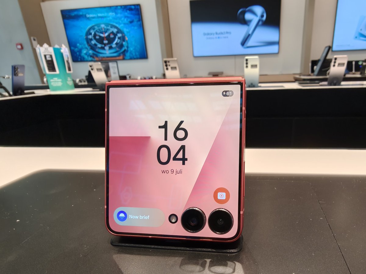 Robin De Vries (@thetabletmen) on Twitter photo These are the <a href="/SamsungMobile/">Samsung Mobile</a> Galaxy Z Fold 7, Flip 7 (FE) prices for Europe.
Fold 7:
12GB ram+ 256GB €2099
12GB ram+ 512GB €2219
12GB ram+ 1TB €2519
Flip 7
12GB RAM+256GB €1199
12GB RAM+512GB €1319
Flip 7 FE
8GB ram+128GB €999
8GB ram+256GB €1059
#GalaxyUnpacked These are the <a href="/SamsungMobile/">Samsung Mobile</a> Galaxy Z Fold 7, Flip 7 (FE) prices for Europe.
Fold 7:
12GB ram+ 256GB €2099
12GB ram+ 512GB €2219
12GB ram+ 1TB €2519
Flip 7
12GB RAM+256GB €1199
12GB RAM+512GB €1319
Flip 7 FE
8GB ram+128GB €999
8GB ram+256GB €1059
#GalaxyUnpacked