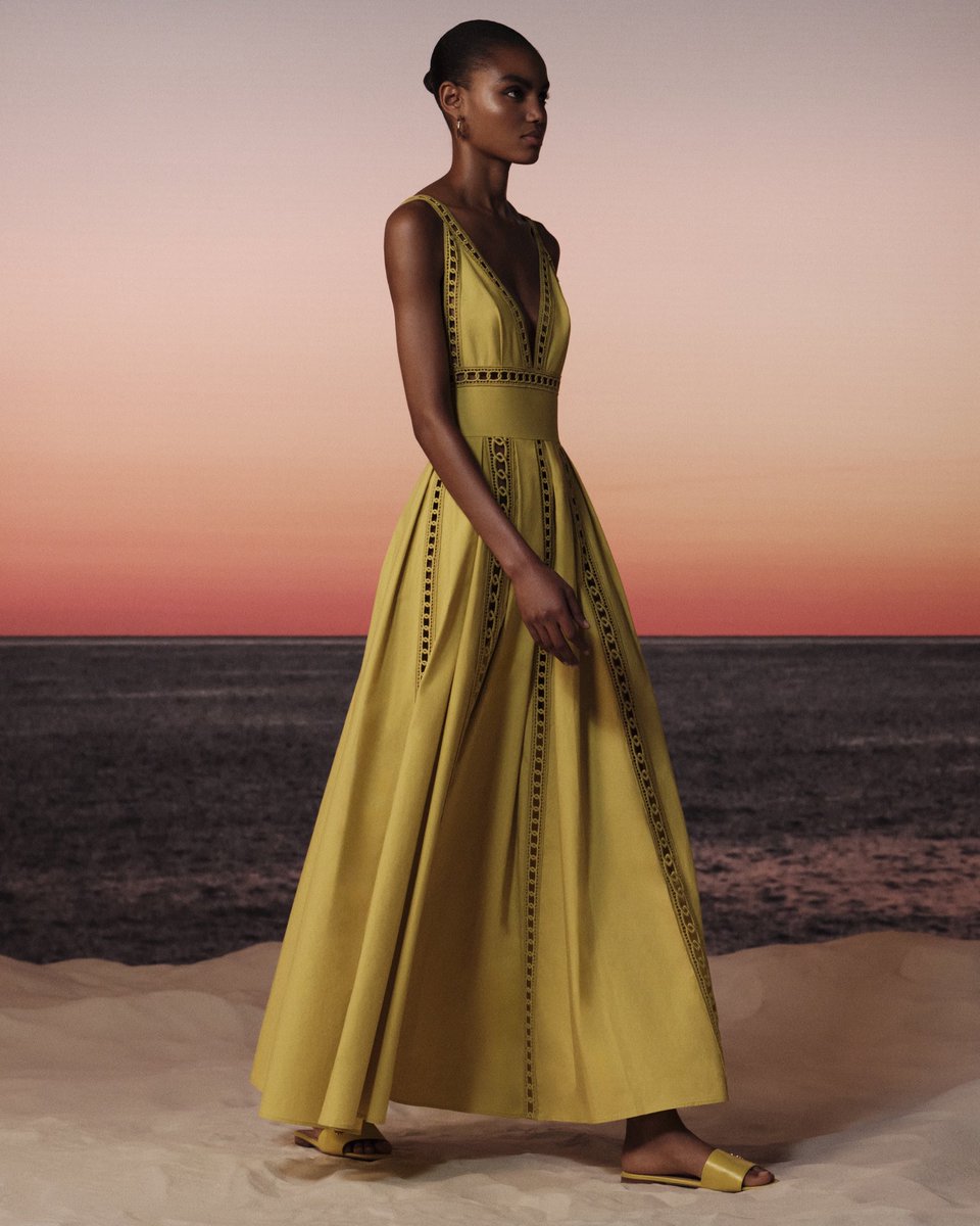 BambalinaEntre's tweet photo. #ELIESAAB
#SUMMERESCAPADE https://t.co/UGWIYzIy0A
