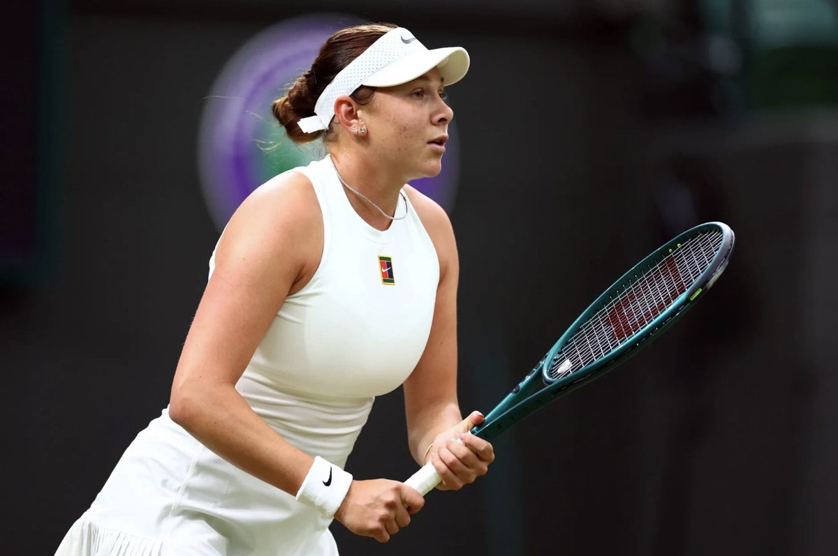 tdnewcomb's tweet image. The women’s Wimbledon semifinals in racket/apparel/footwear:
• Aryna Sabalenka: Wilson/Nike
• Amanda Anisimova: Wilson/Nike
• Belinda Bencic: Yonex/Asics
• Iga Swiatek: Tecnifibre/On
