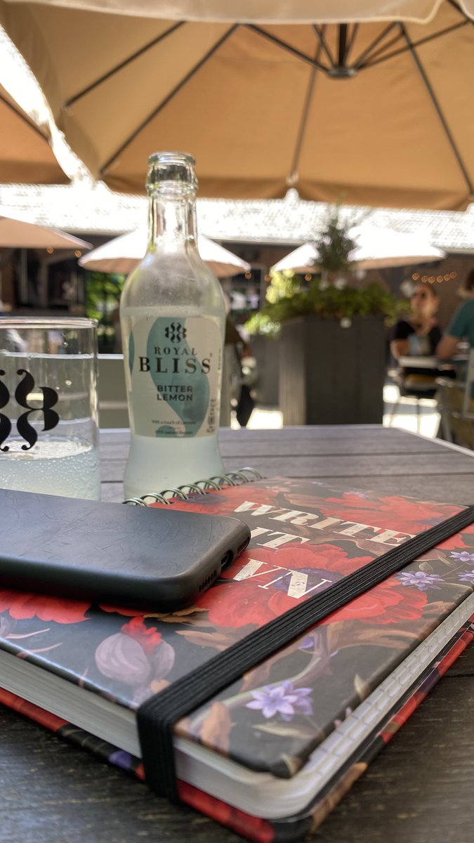 WonderingMomNL's tweet photo. #Dorst 
Werken op het terras, omdat het kan https://t.co/2nZ53ApPMS