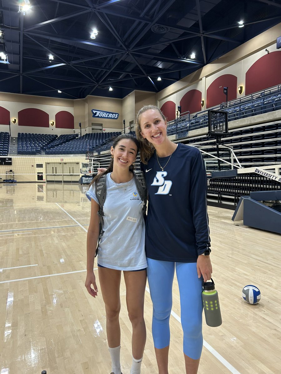 AyleePizzoVB's tweet image. Had the best day at camp with Coach Jen, Carlos, John and Casey!  Thank you!!!