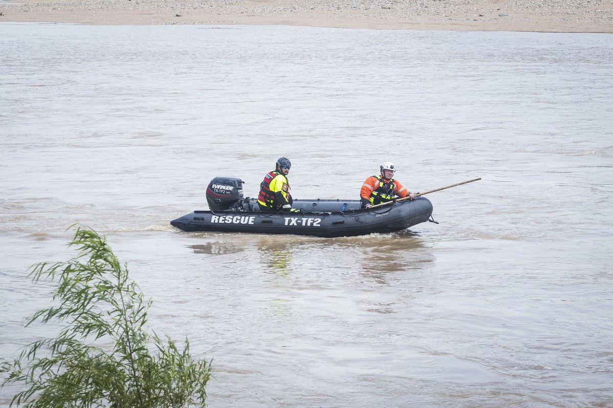 TDEM's tweet photo. More than 20 Texas state agencies are engaged in the state’s flood response across multiple communities.

Thousands of responders and pieces of equipment are deployed in support of local response efforts, including boats, helicopters, K9 teams, and damage assessment teams.

#txwx https://t.co/PLLu2RLZdW