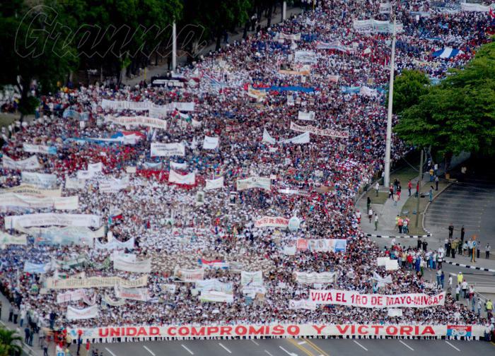 Antillano Mayor (@antillanomayor) on Twitter photo <a href="/USEmbCuba/">Embajada de los Estados Unidos en Cuba</a> <a href="/SecRubio/">Secretary Marco Rubio</a> No va a pasar nada de lo que buscan en el verano, con cuatro gatos a los que tienen que pagarle no se llega a ningún lado. #CubaEstáFirme <a href="/USEmbCuba/">Embajada de los Estados Unidos en Cuba</a> <a href="/SecRubio/">Secretary Marco Rubio</a> No va a pasar nada de lo que buscan en el verano, con cuatro gatos a los que tienen que pagarle no se llega a ningún lado. #CubaEstáFirme