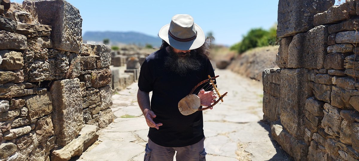 DaemoniaNymphe's tweet photo. Νέο απόκτημα...
Από τον μοναδικό Νικόλαο Μπρα!
#daemonianymphe #spyrosgiasafakis #ancientgreeklyra #lyra #lyre #smalllyra #λύρα #αρχαίαελληνικήλύρα #ΣπύροςΓιασαφάκης #ancienttimes #ancientterritory #ancientgreekinstruments #ancientwall #ancientroad #ancientgate #gate #iberia https://t.co/Lic10tRtVv