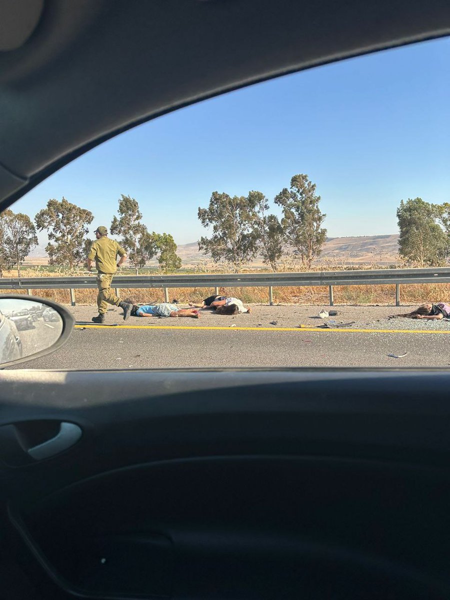 ⚡️🚨إعلام إسرائيلي 🚨⚡️

مقتل 3 أشخاص والفحص الاولي يشير إلى حادث سير عادي وليس عملية دهس.