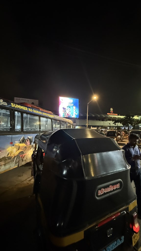 DivyaIndulkar's tweet photo. It’s an everyday situation we end up spending at least 30 minutes just to get an auto in the Borivali area, right outside station. Most auto drivers only want to go to Goregaon, Dahisar, or Mira Road. Ironically, getting an auto for near from Borivali station itself is a struggle https://t.co/gu90NNZw9x