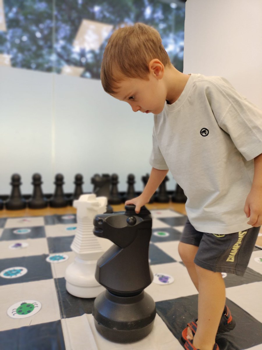 ADEJOLleida's tweet photo. Seguim de campus a l’ADEJO! Escacs i jocs d’estratègia per fomentar el pensament crític, la concentració i la paciència! 🧠🧘‍♂️♟️

#ADEJO #escacs #estiu #campusAdejo #josepoms #lleida https://t.co/kyJ4pdArvF