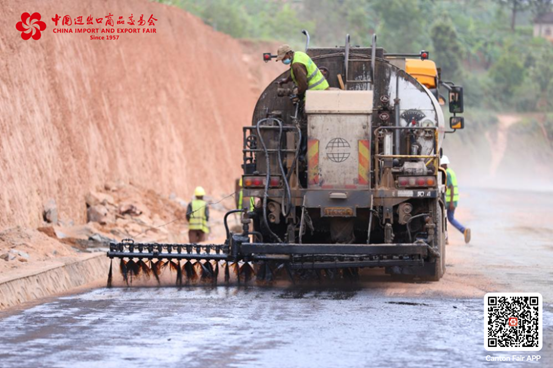 cantonfair's tweet photo. According to the Belt and Road Portal (https://t.co/145e8IfRAP), the Rwanda Muhanga–Nyange Road Project, undertaken by a Chinese enterprise, was officially signed in March 2024., with a construction period of 24 months. The project is progressing steadily. https://t.co/XahripLtlr