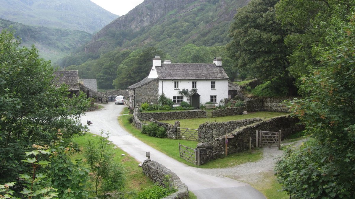 BeatrixPotterSo's tweet image. ☕ Did you know that Yew Tree Farm was once home to a charming tearoom opened by Beatrix Potter herself? In the summer of 1933, she transformed the farmhouse parlour into a tearoom—complete with local artwork, lovely furnishings, and a warm welcome from hostess Mrs. Jackson.