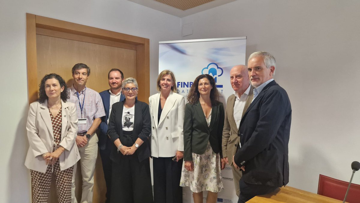 astursalud's tweet photo. ‼️ Gran avance para la #salud integral, la investigación y la medicina de precisión en #Asturias
⚕️ La consejera de Salud, Concepción Saavedra ha presentado el #FINBA DATA TRUST #FDT que junto con el proyecto #cuelebre sitúan al Principado en la vanguardia del uso responsable de los datos, compartiendo proyectos con el @sanidadgob y la Unión Europea
🏥Cuélebre tiene una con una vocación más asistencial y es una herramienta para que los profesionales puedan trabajar con información integrada, fiable y accesible, que les ayude a tomar mejores decisiones clínicas
🔬El Proyecto FINBA DATA TRUST impulsa el conocimiento y la investigación biomédica de excelencia, convertir los datos en conocimiento útil para ser proactivos en el abordaje de la salud y la prevención de enfermedades que en definitiva, significa mejorar la salud pública, avanzar en investigación e impulsar la innovación sanitaria.
@FINBAsturias @uniovi_info