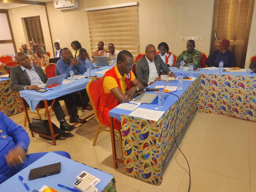 crt_humanitaire's tweet photo. Atelier national sur les inondations  ouvert  le  8/7/2025 à kpalimé.
Objectif : renforcer la résilience des communautés face aux inondations par une action anticipée. Une initiative conjointe de @ifrc et de l'Université de Hambourg mise en œuvre par @crt_humanitaire https://t.co/MrkxqmPdQC