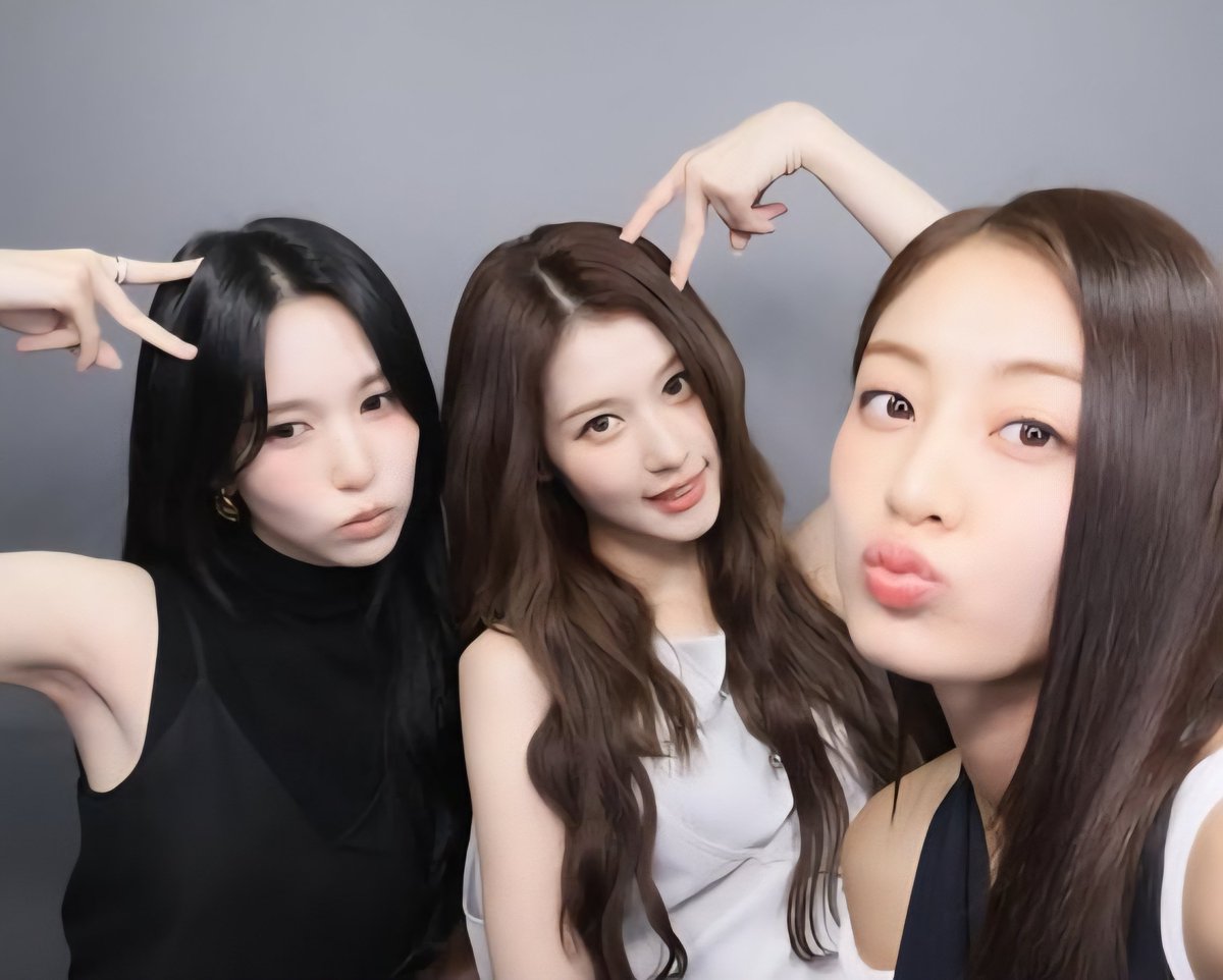 moumyina's tweet photo. Three middle pieces of the TWI-zzle. 🖤 https://t.co/3Yd3LC6jHP