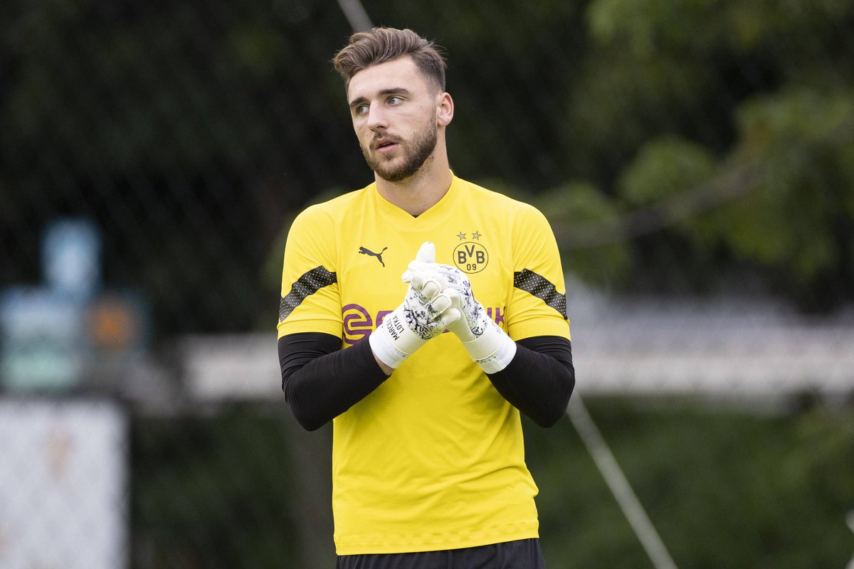 LafonateBVB's tweet photo. ✅ Alles fix! Marcel #Lotka hat am Mittwochvormittag seinen Medizincheck bestanden und bei Fortuna Düsseldorf einen Dreijahres-Vertrag unterschrieben - Laufzeit bis 2028.

🗞️ @KevinPinnow 

#BVB https://t.co/hm3v2TPjeu
