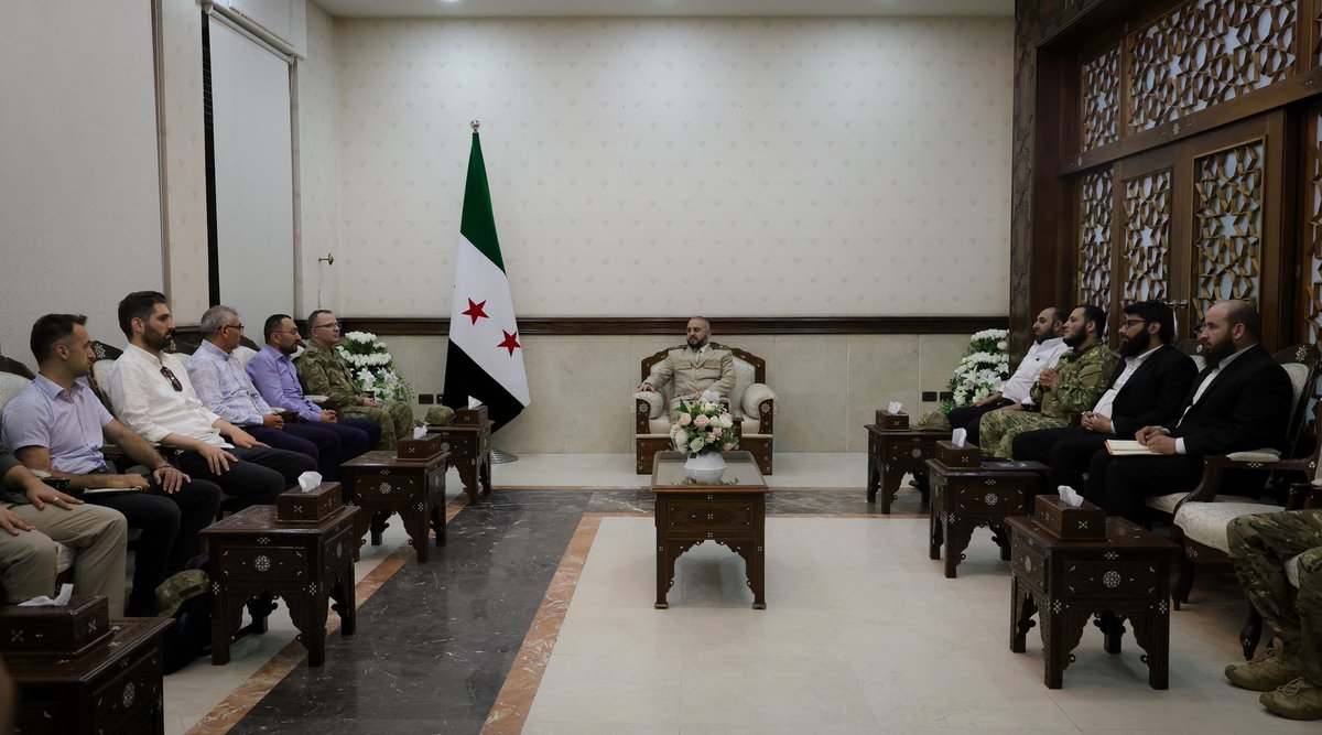 ضمن إطار التنسيق والتعاون المشترك في مجال الصناعات الدفاعية؛ استقبل وزير الدفاع اللواء المهندس مرهف أبو قصرة وفداً من رئاسة الصناعات الدفاعية التركية؛ بهدف تعزيز القدرات التقنية والتكتيكية للجيش والقوات المسلحة.

#الجمهورية_العربية_السورية
#وزارة_الدفاع