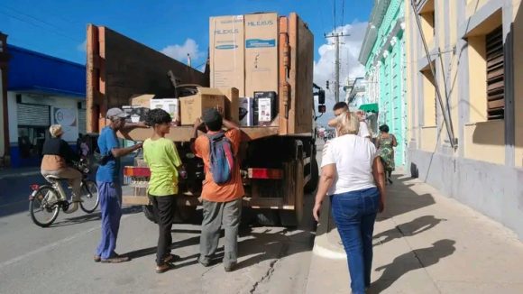 🏘️🔑 Entregan viviendas amuebladas a jóvenes sin amparo familiar de Matanzas

El Gobierno local de Cárdenas hizo entrega oficial de dos viviendas completamente amuebladas a jóvenes que hasta ahora residían en la Casa de Niños sin Amparo Familiar 

cubadebate.cu/noticias/2025/…
