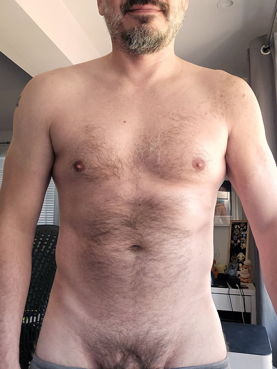 It's a warm day and I'm working from home like this.

#hairygay #gaybear