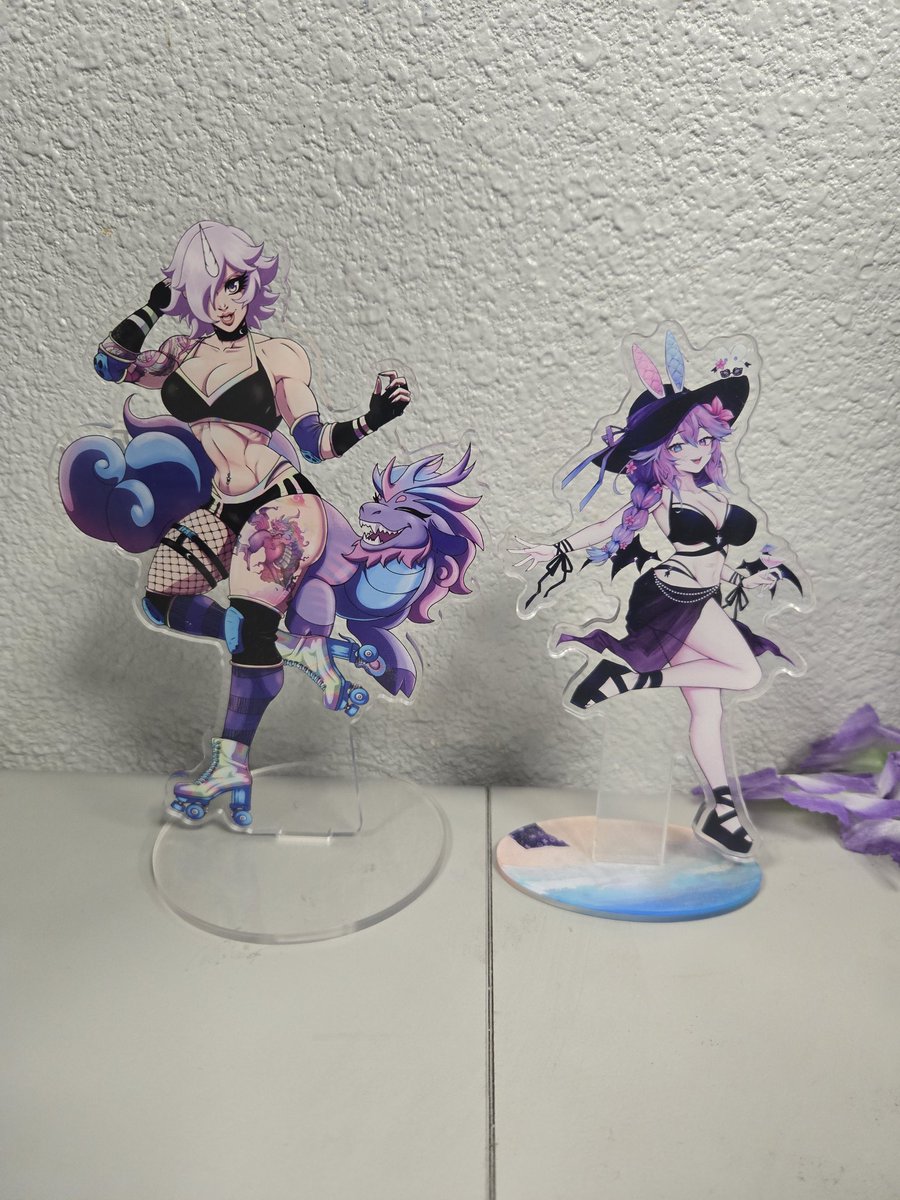 Had forgotten to post this when it arrived, but my awesome looking <a href="/PrismSplay/">Prism</a> standee came in. Placed her right next to my <a href="/CottontailVA/">CottontailVA 🐰💋</a> one from last year at my work desk. Now I have 2 amazingly wonderful gals hanging out at my station while I work. 😊