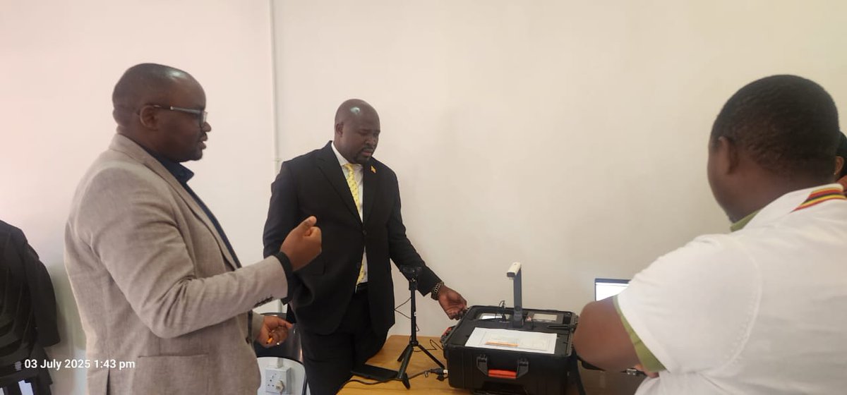 nicolasakasula's tweet image. Exciting news โ
The Uganda High Commission in Pretoria, South Africa ๐บ๐ฌ ๐ฟ๐ฆ last week received its first e-passport mobile kit. Notably the first mission to receive the technology
๐กIt's launch will be August 1st.
๐COUSA convention, Johannesburg.
#uganda #southafrica #tec