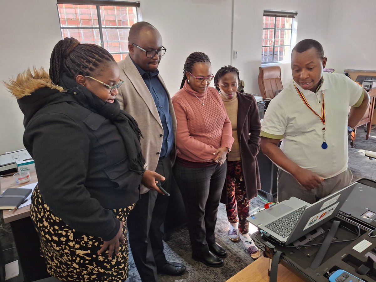 nicolasakasula's tweet image. Exciting news โ
The Uganda High Commission in Pretoria, South Africa ๐บ๐ฌ ๐ฟ๐ฆ last week received its first e-passport mobile kit. Notably the first mission to receive the technology
๐กIt's launch will be August 1st.
๐COUSA convention, Johannesburg.
#uganda #southafrica #tec