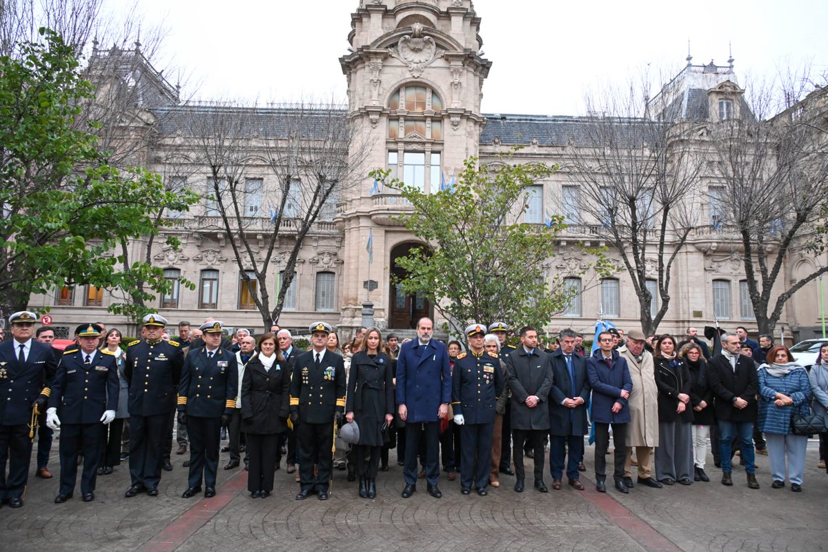 🇦🇷 ¡Feliz dia de la Patria! 

En un 9 de julio especial, conmemoramos un nuevo aniversario de la independencia acompañados de las Fuerzas, concejales, autoridades municipales y vecinos en la Plaza Rivadavia.