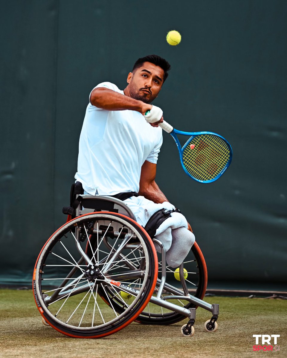 🇹🇷Ahmet Kaplan Wimbledon'da yarı finalde! 

🎾 Quad tekerlekli sandalye kategorisinde mücadele eden sporcumuz, çeyrek finalde Andy Lapthorne'u 2-1 mağlup etti ve adını son 4 isim arasına yazdırdı! 

🆚 6-2, 1-6 ve 6-2

Tebrikler Ahmet! 👏