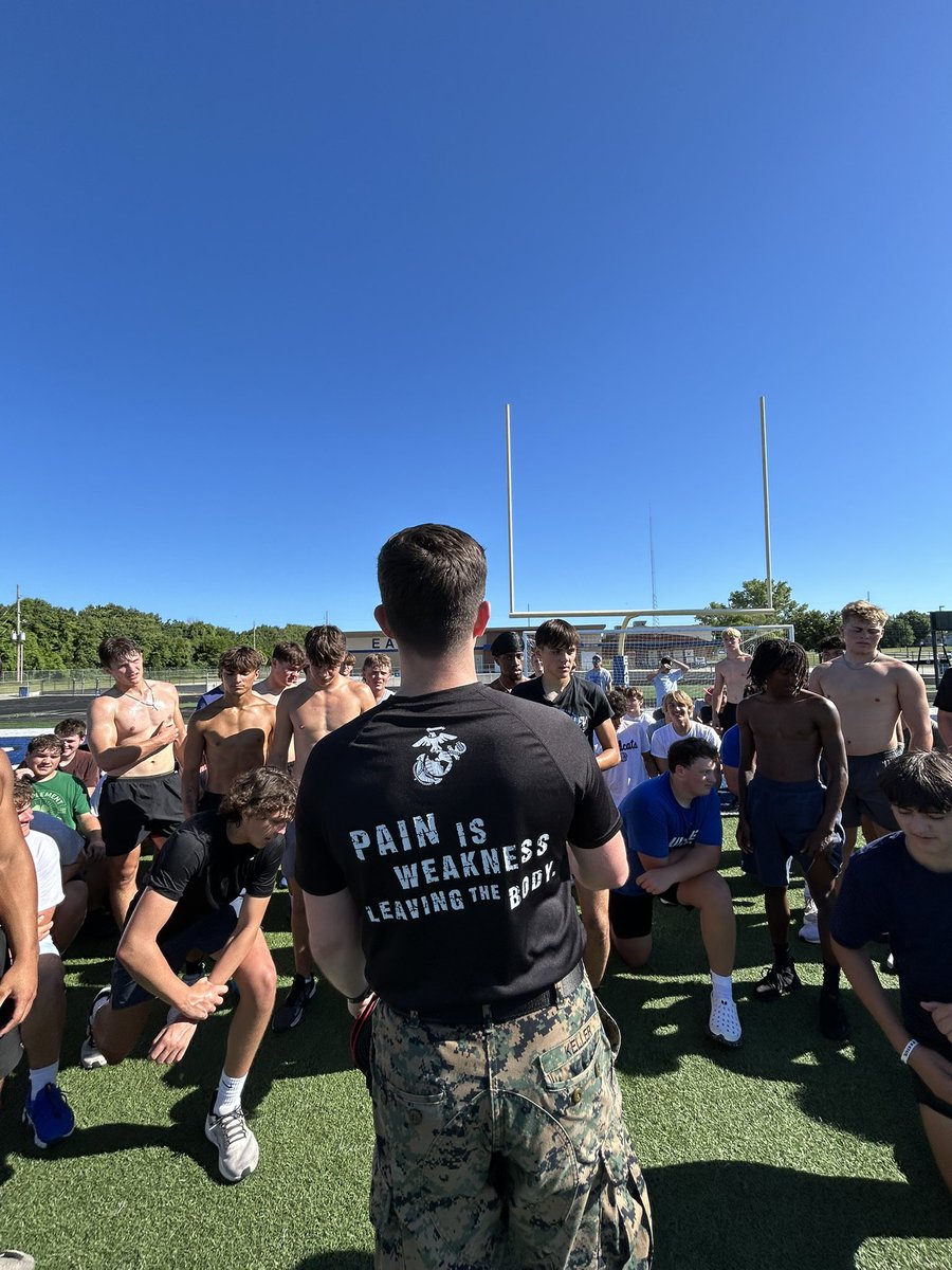 GVEagleFootball's tweet image. Marine Day ✅ Ammo box press, 800m runs, and a gauntlet of a relay for the boys this morning! Worked hard and got in shape, thank you @marines for your help, support, and your service! Grain Valley Football appreciates you! #All4one #Family