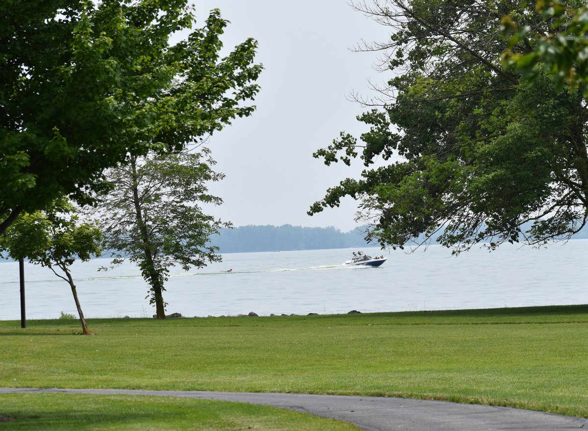 LakeCampus's tweet photo. These are the days! 🌞 🌊 🌸 #summer https://t.co/HeZRFSdXuT