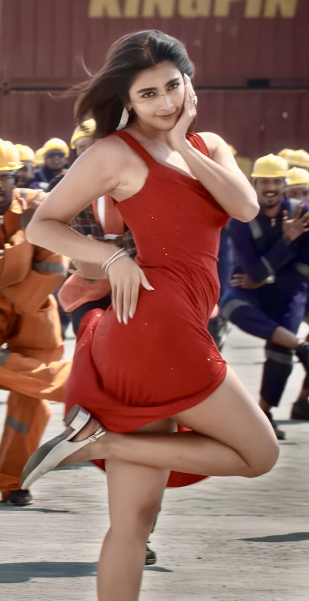 Pooja Hegde : this pose 🍑🥵