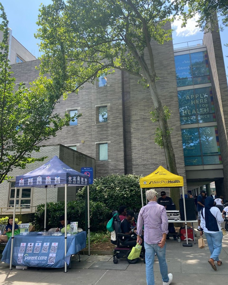 ParentCare3's tweet image. Honored to join the Community Health Fair at Jacobi Campus. Grateful for the warm welcome, meaningful connections, and a chance to support wellness with some great umbrellas too ☂️💚 #CommunityHealth #JacobiCampus #WeGotYouCovered #StrongerTogether #ParentCareNY