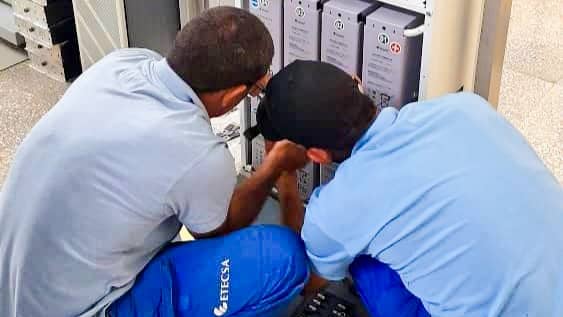 En estos momentos se lleva a cabo un proceso de sustitución de 1075 bancos de 🔋 que beneficiarán localidades a lo largo de 🇨🇺, 438 sitios de telefonía 📱 y 124 de telefonía ☎️.
Estado de implementación 👉 6️⃣3️⃣% [🗓️09/07].
Infórmate en nuestros perfiles oficiales.
#EtecsaConCuba