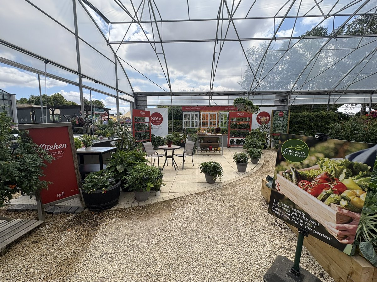 ClaireMich89's tweet photo. Day 2 at our Summer Inspirarion Days! 🌿
Proud to feature our Veg Display in the Rovero, showcasing the Growers Selection &amp; Kitchen Buddies ranges.

Kitchen Buddies = compact veg for indoor &amp; outdoor growing! 👩‍🌾

Excited to see more visitors tomorrow! #SummerShowcase #VegDisplay https://t.co/6NLrQt4HHC
