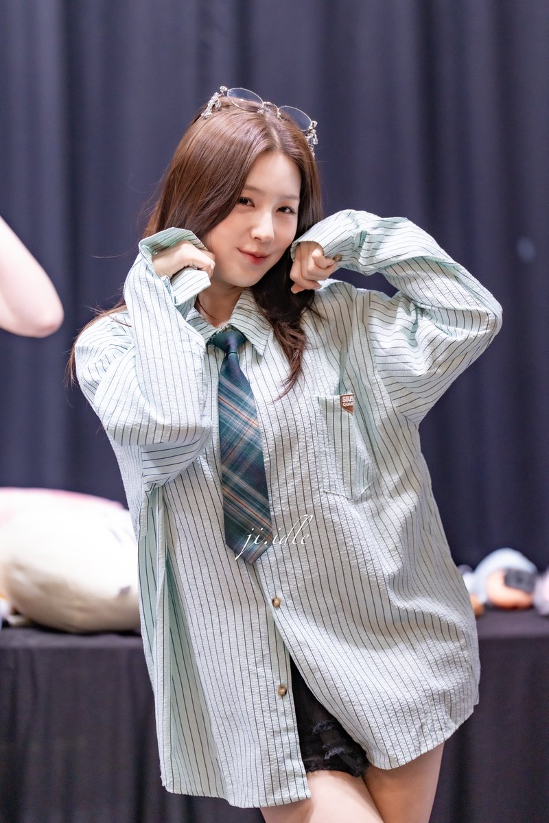 ji_idle's tweet image. 250706 ๊ฐ๋งํ ์๋ ๋ฏธ์ฐ
#๋ฏธ์ฐ #MIYEON #์์ด๋ค #IDLE