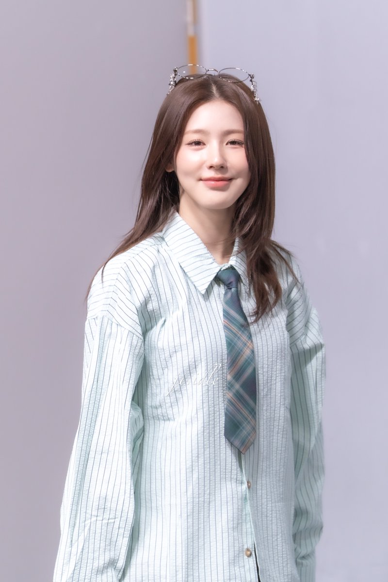ji_idle's tweet image. 250706 ๊ฐ๋งํ ์๋ ๋ฏธ์ฐ
#๋ฏธ์ฐ #MIYEON #์์ด๋ค #IDLE