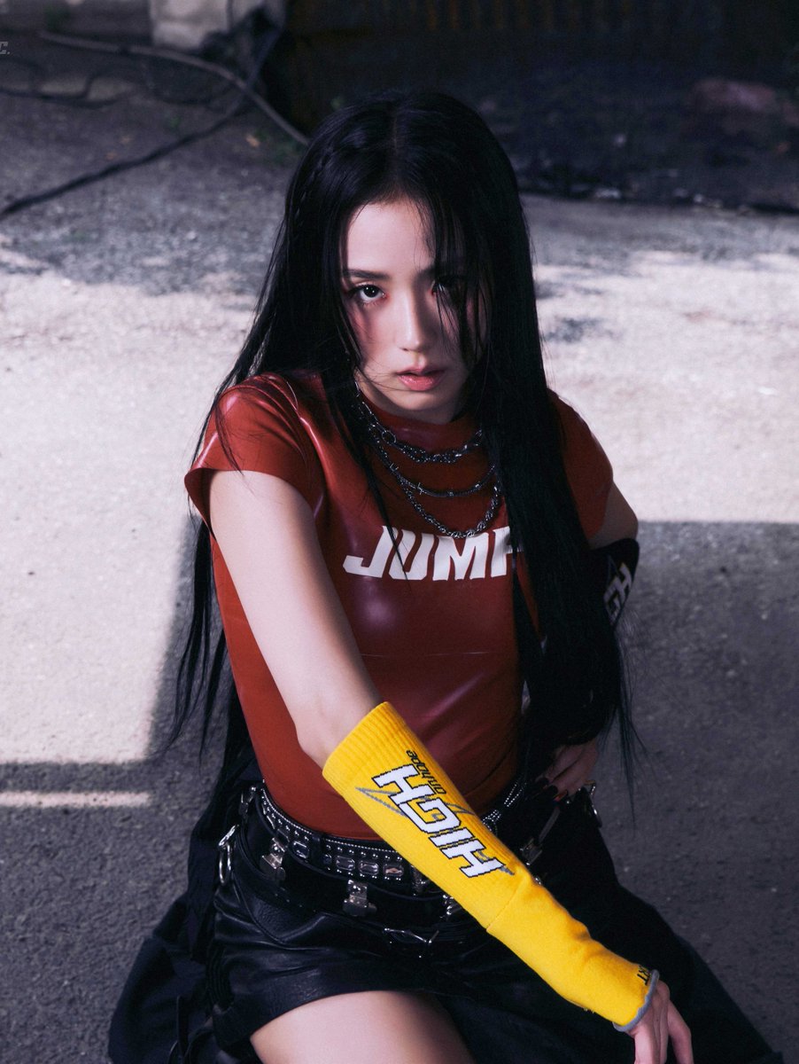 jisoogaIIery's tweet photo. KIM JISOO HELLO?! https://t.co/Gzw7sss7vi