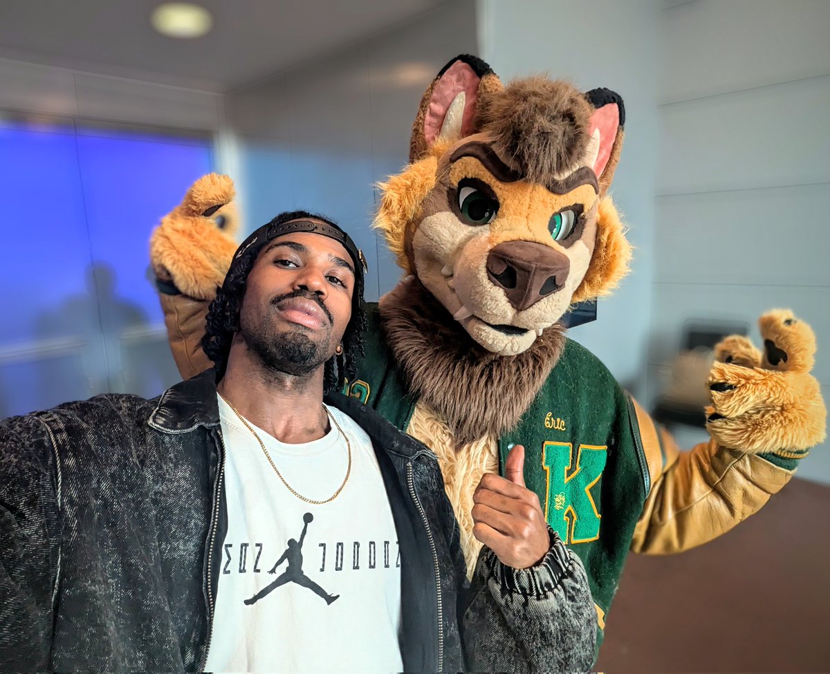 Kutie_Kyrie's tweet image. So, #Anthrocon2025 ...
Probably the quickest and busiest con I've attended 👀😅😂 but def happy I came!

-parties &amp;amp; friends 💙

-my team made it to finals at Floor Wars 👏🏾🔥

-good food 🍩🍣 

-judged my biggest stage to date ✨

-competed at Instinct 🔥

Thanks, y'all 😎✌🏾💯