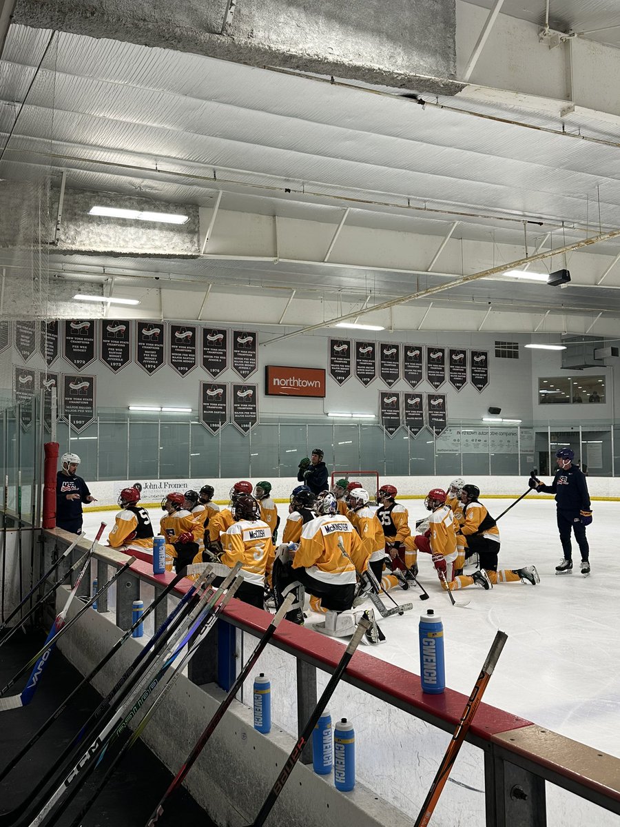 RMDPDC's tweet photo. Tough one for the boys yesterday as they started off the @usahockey Boys 17 National Festival @NorthTownCenter losing 3-1 against Massachusetts. Back at it today against the Southeastern District at 2:15p eastern. Congrats to Luke Wilfley, the RMD player of the game last night. https://t.co/pwLnZNUAwK