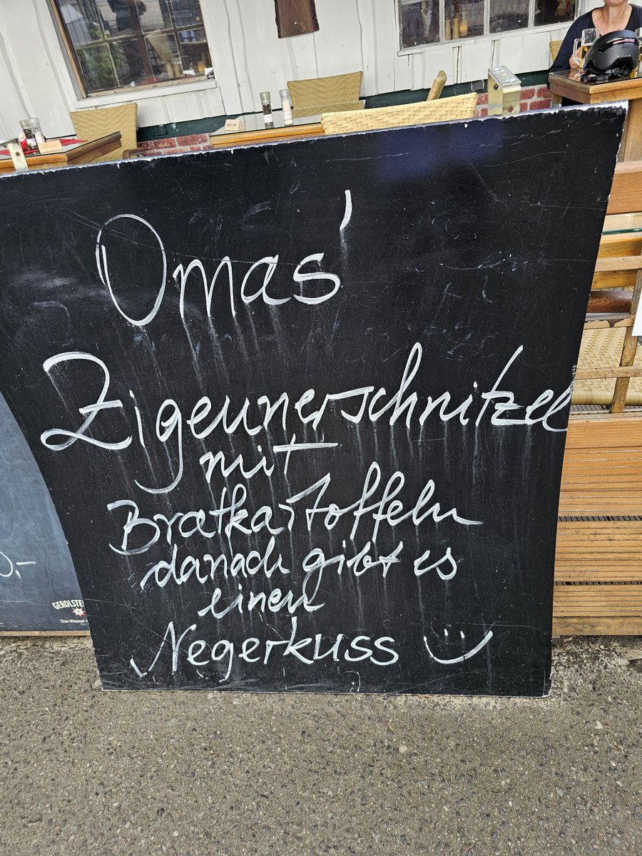 Viele liebe Urlaubsgrüße aus Binz 🌞 hier ist die Welt noch in Ordnung 😎 gleich gibt es lecker Zigeunerschnitzel und danach einen Negerkuss 😋 in 0ma's Küche &amp; Quartier 🍺