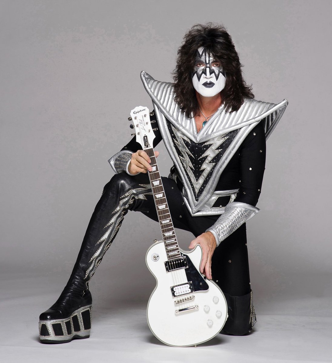 Tommy Thayer tweet media