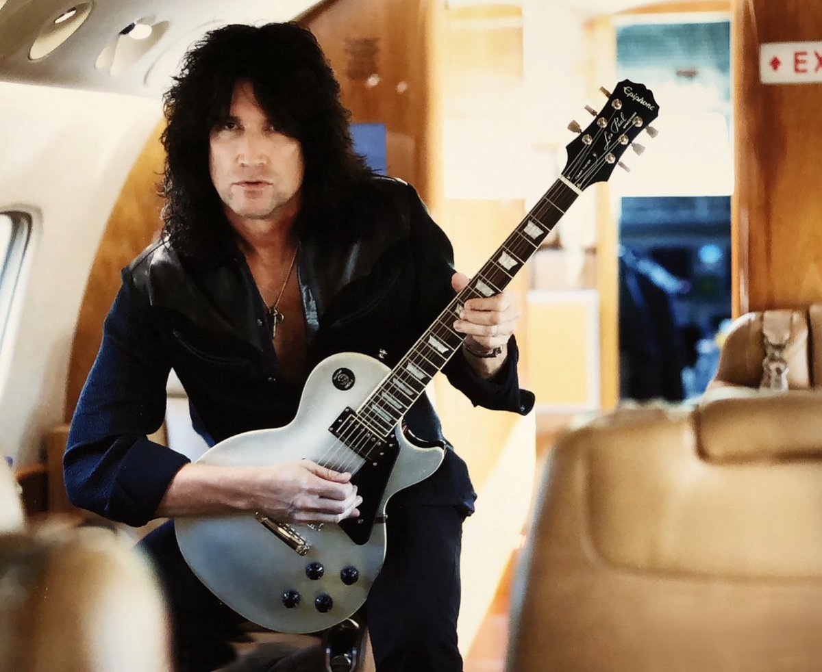 Tommy Thayer tweet media